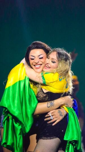 Pabllo Vittar Instagram - HISTÓRICO! Pabllo Vittar e Madonna juntas no palco do maior show da carreira da diva do pop ❤️🇧🇷