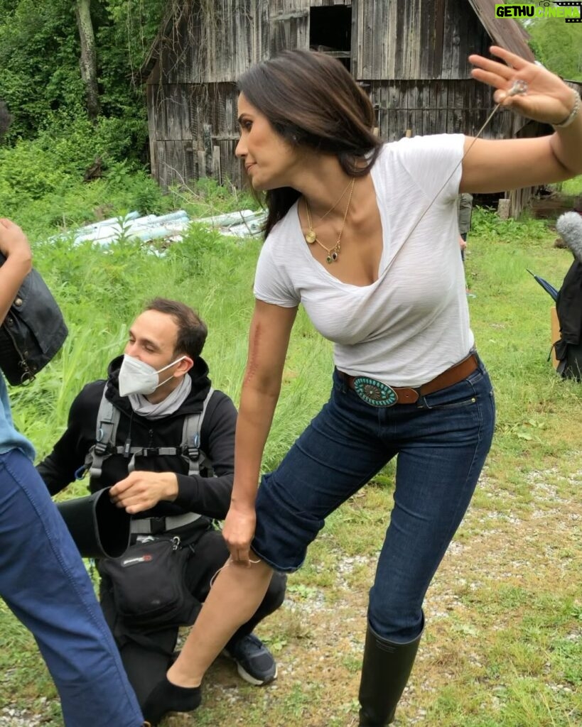 Padma Lakshmi Instagram - Just a little BTS dump to let you know that @natgeotv will be airing a mini-marathon of Taste the Nation on December 24th, revisiting our friends from Miami, Las Vegas, Appalachia and Washington DC. Whether you’re wrapping last minute presents for under the tree, wrapping tamales for Nochebuena, or just cuddling up with your loved ones, tune in on Sunday!