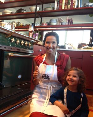 Padma Lakshmi Instagram - Usually #LittleHands and I do a big Thanksgiving dinner. Turkey, stuffing the whole nine yards with all our loved ones. Some years when she has been with her dad, I just go to Paris and have a ball. No turkey, no relatives.

This year we will blissfully be just the two of us (though we will miss our family) doing nothing. I’m making a roast chicken and roasted vegetables, so that we can still make our beloved potpie with leftovers. We are both exhausted and when I asked Krishna what she wanted to do this year, she said, “Can it be just us? Can we not do a big dinner and just chill and rest, mom?”

Yes darling, yes we can!!! Hope your holiday is peaceful and delicious.

Happy Thanksgiving from me and LittleHands!!!