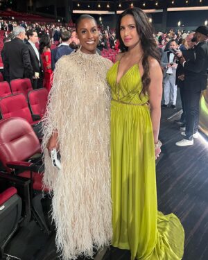 Padma Lakshmi Instagram - A casual girls night with #littlehands😂
It was so great to spend this Primetime Emmys with old friends and new. 

#emmys #redcarpet #motherdaughter #awardseason