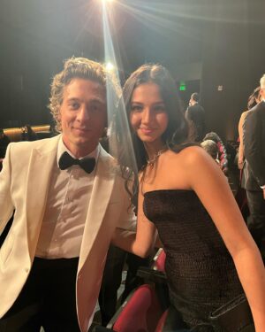 Padma Lakshmi Instagram - A casual girls night with #littlehands😂
It was so great to spend this Primetime Emmys with old friends and new. 

#emmys #redcarpet #motherdaughter #awardseason