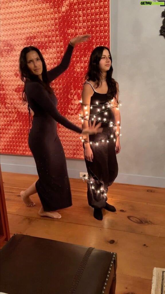 Padma Lakshmi Instagram - It’s getting festive in here! #christmasdecor #trimthetree #familybonding #littlehands #christmaslights #funnyreels