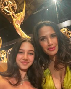 Padma Lakshmi Instagram - A casual girls night with #littlehands😂 It was so great to spend this Primetime Emmys with old friends and new. #emmys #redcarpet #motherdaughter #awardseason