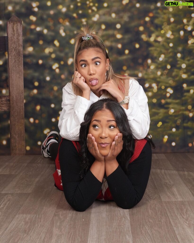 Paige Hurd Instagram - everyone else was busy with their lovers & kids for the holiday…So you get me and mori Merry Christmas from the last single childless ho ho ho’s of the family 🎄🎄🎄 #sike #aintnohojustsingle