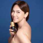 Pakkaramai Potranan Instagram - เหตุผลทำไมคนรอบข้างทักว่าหน้าสด สวยละเอียดขึ้นเยอะมากๆ? ความลับของผิวสวยอ่อนเยาว์ของตองอยู่ที่ Retinal Intense ตัวช่วยพิเศษจาก ISDIN ที่ยกระดับการดูแลิวอย่างจริงจังเมื่ออายุมากขึ้น ตองเชื่อมั่นและไว้วางใจในคุณภาพของ ISDIN ผลิตภัณฑ์ระดับพรีเมี่ยมจากสเปน ที่ผ่านการทดสอบทางคลินิกและการันตีโดยแพทย์ผิวหนังทั่วโลก 🌎🩺 จึงกล้าแนะนำเพื่อนๆ อย่างเต็มใจ เพราะอยากให้ทุกคนสัมผัสกับนวัตกรรมสุดล้ำที่จะช่วยฟื้นบำรุงผิวให้อ่อนเยาว์ กระจ่างใส อย่างเห็นผลจริง ไม่ใช่แค่คำโฆษณา! 🌟 มาร่วมเดินทางไปสู่ผิวสุขภาพดีไปด้วยกันนะคะ กับ ISDIN Retinal Intense ✨💗 #ISDINTHAILAND #ผิวสวยต้องISIDN #RETINALINTENSE