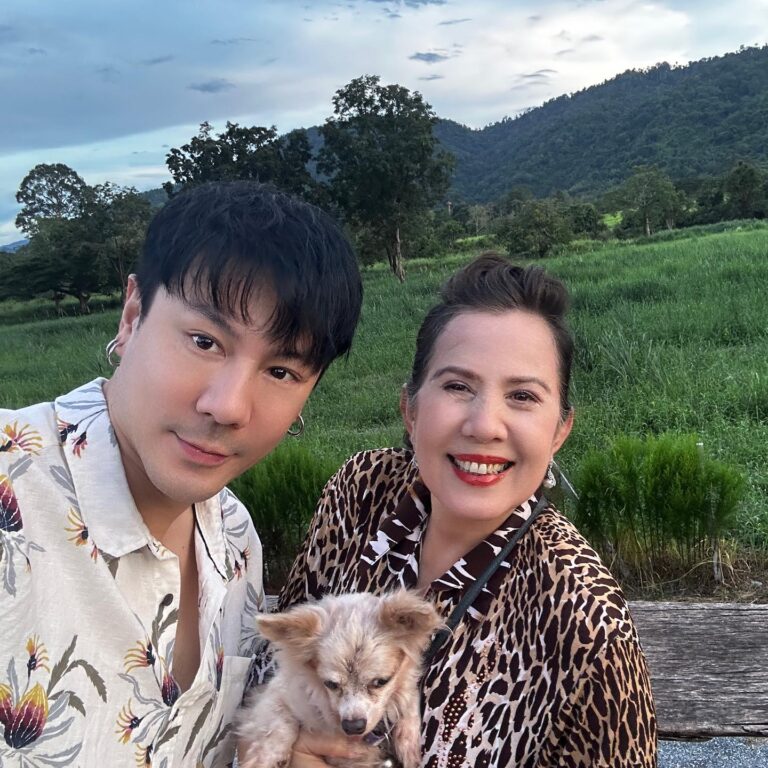 Pakorn Lam Instagram - สุขสันต์วันเกิดคุณแม่ครับ ❤️ ขอให้คุณแม่มีสุขภาพแข็งแรงนะครับ สมหวังในทุกเรื่องเลยนะครับ รักแม่ที่สุดเลยครับ