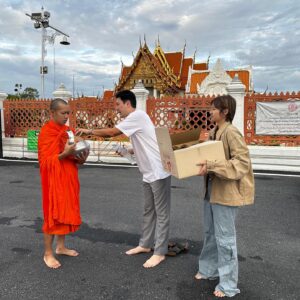 Pakorn Lam Instagram - ใส่บาตรพระ 45 รูป เนื่องในวันคล้ายวันเกิดตัวเอง
