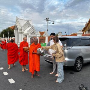 Pakorn Lam Instagram - ใส่บาตรพระ 45 รูป เนื่องในวันคล้ายวันเกิดตัวเอง