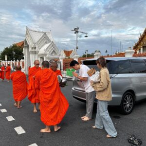 Pakorn Lam Instagram - ใส่บาตรพระ 45 รูป เนื่องในวันคล้ายวันเกิดตัวเอง