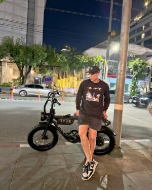 Pakorn Lam Instagram - โดนจนได้ 🏍️ เหมาะมากกับเด็กทองหล่อ ผู้ประสบภัยจากการจราจร #rydeculture