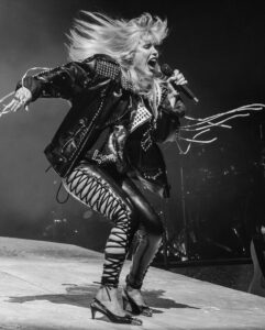 Paloma Faith Instagram - There are times in this show where I am very close to the edge and I look up at the band and they are encouraging my freedom and inner wild and I think omg what else am I capable of? Nottingham night ✌️ Wearing @aniyerecords @edwardcrutchley @miumiu @noirkeininomiya @dreamsisterjane @cest_jeanne Styling @phoebearnold Live Photos by @abbidraperphoto