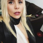 Paloma Faith Instagram - Slaying in Britain’s ocean city !! Styling by @phoebearnold Wearing @styland @_bordelle @wolford @lurlineofficial @mistress.rocks