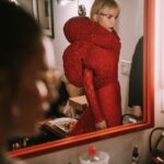 Paloma Faith Instagram - Red to give the boys dread 👹 Thank you so much for having me @sethmeyers @latenightseth ! Pics by @ryanmuir Makeup by @maudlaceppe Hair by @bradleyirion Styling by @rachelbakewell Styling assistant @tashia.suleyman Wearing @bad_binch_tongtong Shoes @casadeiofficial