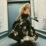 Paloma Faith Instagram - Can you all tell that I am having the time of my life on this tour ? Thank you Glasgow, you were incredible Hair by @eamonnhughes Styling @phoebearnold Wearing @lindafarrow, @paulcostelloeofficial, @atsukokudolatex, @egoofficial, @maggiecooke53