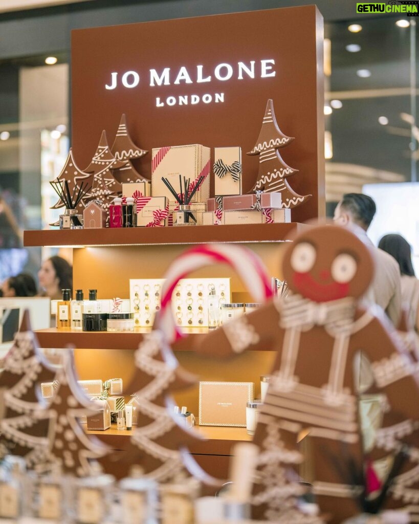 Pamela Bowie Instagram - Indulging in Jo Malone’s holiday specials adds a touch of luxury and excitement to your favorite seasons of all! 🎄🤍✨ #JoMaloneLondonID