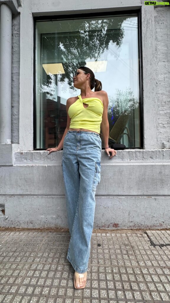 Pamela David Instagram - Me encantaaaaaa 💣💣💣💣💣#modoverano trabajando 😍😍😍😍 #Jeans @denim_west #remera @edelerra #gafas #sol #summer @ozonogafas #makeup #pelo #vestuario @nacha_gama
