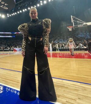 Pamela El Kik Instagram - An NBA to remember 🏀 
#etihadarena #nbaabudhabi #dallasmavericks #minesottatimberwolves