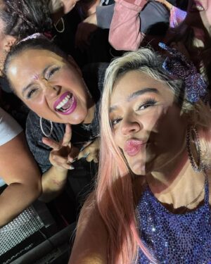 Pamela Leiva Instagram - Está noche queda en mi corazón 🌸💖🇨🇱 gracias @karolg por ser tanta inspiración para todas. Esta foto es por mí y por todas las Bichotas de Chile🌸🙌🏾✨.