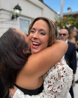 Pamela Leiva Instagram - Si podemos definir amor… fue lo que vivimos ayer, nos emocionos hasta las lágrimas. Gracias por hacerme parte de su historia, los amo!!! 
Felicidades @malyjorquiera @wenafreire y Lucas ♥️.
Y adivinen quien agarró el ramo 💐 🤩💖