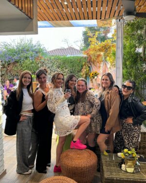 Pamela Leiva Instagram - Si podemos definir amor… fue lo que vivimos ayer, nos emocionos hasta las lágrimas. Gracias por hacerme parte de su historia, los amo!!! 
Felicidades @malyjorquiera @wenafreire y Lucas ♥️.
Y adivinen quien agarró el ramo 💐 🤩💖