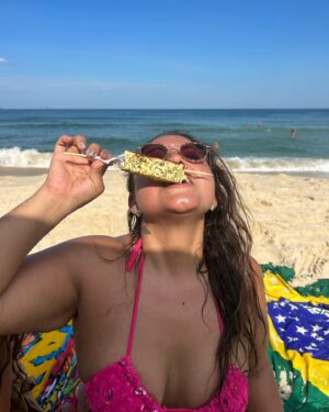 Pamela Leiva Instagram - Pamela por que te gusta tanto Brasil 🇧🇷?.
Saben por qué… por qué allá me siento libre🔥♥️🇧🇷.