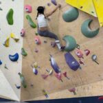 Pamela Reif Instagram - 🧗🏼‍♀️when practicing all those pull-ups finallyyyyy had a real use 😂😂 feeling strong, feeling great 🤓 can you do a pull up? #bouldering