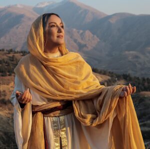 Pantea Bahram Instagram - اي سرزمين زيباي چهار فصل من. 
ايران جان ! تنگ چشمي ، بي كفايتي، نامرادي ، دشمني و دوني ،وطن فروشي و تيره دلي از تو و مردمان تو دور باد !
(پ ن : روز جهاني تئاتر مبارك)
#روز_جهاني_تئاتر #روز_جهاني_تئاتر_مبارك #پانته_آ_بهرام 
@ali_affsharii