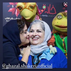 Pantea Bahram Instagram - شما را با آن چشمانِ نافذِ روشن در یاد دارم
شما را با آن قدرت و صلابت در یاد می سپارم

🔆🤍
ویروس رحم و مُروّت ندارد. قلب و عاطفه ندارد
نگرانی و اضطراب و احساسِ وظیفه ندارد…
چقدر «ویروسند» حاکمانِ سرزمینِ من
#کرونا #مسئولین_فاسد