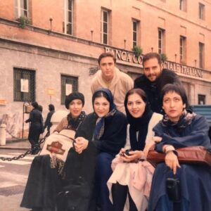 Pantea Bahram Instagram - سالِ ١٣٨٠. اجراي تئاتر " پس تا فردا" در شهر " پارما " كشور ايتاليا. 
نوشته ي : ريما رامين فر. كارگرداني : محمد علي يعقوبي. بازيها: هومن برق نورد. ريما رامين فر. محمدرضا حسين زاده. و من
خواهرم ركسانا دستيار كارگردان و هايده حسين زاده منشي صحنه
گروه تياتر امروز. آن روزها و....
من همچنان دلتنگ خانه ي خودم. تئاتر
#پانته_آ_بهرام #تئاتر 
#hooman_barghnavard #rima_raminfar #panteabahram 
@roxanabahram
