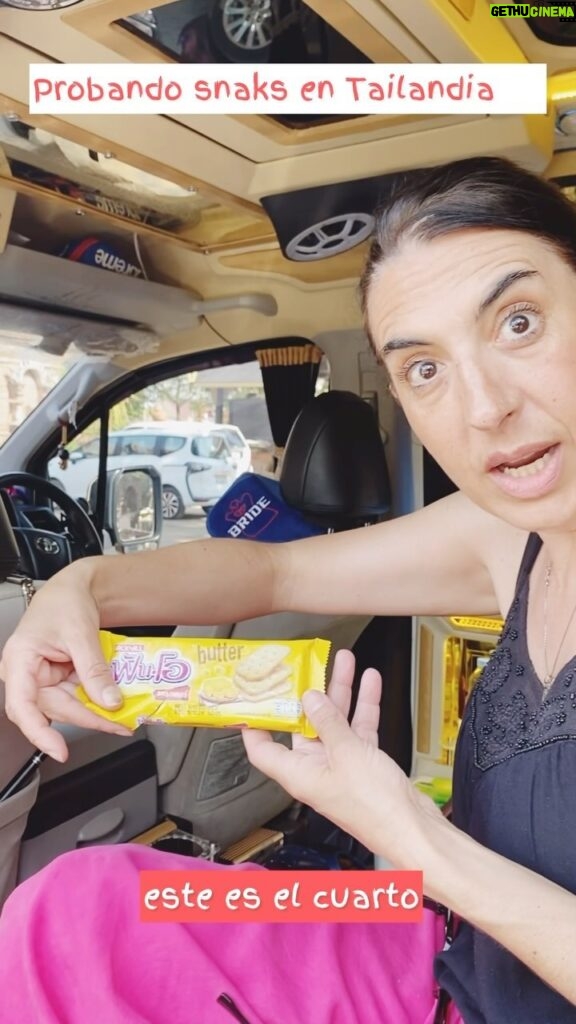 Paola Nuñez Instagram - A que saben los snaks en Tailandia?