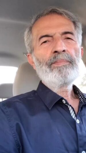 Parastoo Salehi Instagram - من دور شما بگردم استاد محمد عمرانی که با این پیامتون دلم لرزید الهی سلامت باشید همیشه و سایه تون بالا سر من و ما و ماها 
این شیرین ترین پیام همبستگی بود که دیدم و شنیدم ، دمتون گرم، سرتون سبز، دلتون قرص که این ظلم و ظالم پایدار نخواهند ماند 🙏🏻❤️🌹
.
@mohammad_omrani1332 

#نه_به_جمهوری_اسلامی 
‏‎#نه_به_حکومت_دینی #ایران #همبستگی #زن_زندگی_آزادی 
‏‎#آزادی#آزادی_بیان #مهسا_امینی #نیکا_شاکرمی  #حنانه_کیا #پرواز۷۵۲ #آبان۹۸ #مادران_آبان #۸۸ #زندانی_سیاسی #بکتاش_آبتین #محمود_شهریاری #زینب_موسوی #حسین_رونقی #محمد_رسول_اف #فریدون_فرخزاد #نه_به_حجاب_اجباری #نه_به_گشت_ارشاد #نه_به_دیکتاتوری #پرستو_صالحی 
‏#parastoo_salehi #actress #Iran #freedom #mahsa_amini
