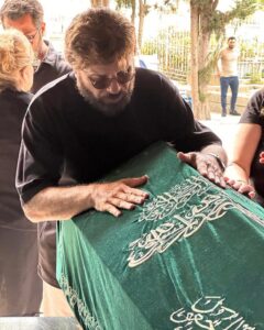 Parastoo Salehi Instagram - و این وداع تلخ مردی بود با عشق زندگیش ولی این پایان قصه ی این عشق نبود و نیست یاد و خاطرات ستاره تا همیشه زنده است چه برای استاد بیژن مرتضوی چه خواهران داغدارش و چه تمام دوستان و آشنایانش، ستاره جان روحت شاد یادت جاودان 🙏🏻🕊🤍 و الهی خدا قرار بده به دل بی قرار استاد بیژن مرتضوی🙏🏻😭 @bijan_mortazavi_original @setareh_saeidi .