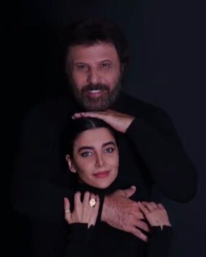Parastoo Salehi Instagram - و این وداع تلخ مردی بود با عشق زندگیش ولی این پایان قصه ی این عشق نبود و نیست یاد و خاطرات ستاره تا همیشه زنده است چه برای استاد بیژن مرتضوی چه خواهران داغدارش و چه تمام دوستان و آشنایانش، ستاره جان روحت شاد یادت جاودان 🙏🏻🕊🤍 و الهی خدا قرار بده به دل بی قرار استاد بیژن مرتضوی🙏🏻😭
 
@bijan_mortazavi_original @setareh_saeidi 
.