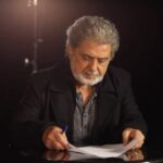 Parastoo Salehi Instagram - اشتراک گذاشتن این ویدئو بهترین بود برای عرض تبریک سال نو میلادی.2022 مبارک. سالی سرشار از سلامتی، عشق و همبستگی برای تک تک شما آرزومندم 🙏🏻🌹❤️🎄 . در روزگاری که عده ای بذر تفرقه می کارند هنرمند واقعی از همبستگی می گوید عالیجناب داریوش اقبالی کم است کلمه ی اسطوره برای شما واژه ای تازه باید ساخت!!! . داریوش اقبالی : همبستگی یعنی… ما میتوانیم اجازه ندهیم که تاریخ ما، سرنوشت ما را مختل کند و از ما یک قربانی بسازد. بر خلاف آنچه نسل ها به ما گفته شده، قدرت در دست ’‘ما'' توده هاست. تا از ’‘من'' نگذریم، به ’‘ما'' نخواهیم رسید. عظمت ما فقط در همبستگی ماست و بس. همه ما، از هر قشر و تبار، سن و جنسیت، این توانایی را داریم که با پذیرش تفاوت های اجتناب ناپذیرمان برای امروز و آینده مان با هم به توافق برسیم. چرا که ما به اندازه اى قدرتمند هستيم كه همبسته باشيم و به اندازه اى ضعيف كه از هم گسيخته باشيم @deghbali #همبستگی_یعنی