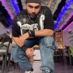 Parastoo Salehi Instagram - قشر خاکستری جامعه که نشستید و نگاه کردید، اپوزیسیون ها و احزاب با افکار ما قبل تاریخی تان و چهره هایی که ماهها صدای مردم برای تشکیل ائتلاف را نادیده گرفتید و ارتش ایران که باید حافظ جان مردم کشورش می بود و نبود و ... آتش جمهوری اسلامی به خرمن همه ما خواهد گرفت حکوت ضحاک تشنه ی خون جوانان بوده و هست اگر سرنگون نشود حمام خون به راه خواهد انداخت،در انتظار کمک بیکانگان ایستادن حماقت محض است، محسن شکاری اعدام شد. صدها جوان به قتل رسیدند هزاران تن در بازداشت، تسلیت واژه ی حقیری ست برای ایران و ایرانی 🖤🕊 . #ایران #مهسا_امینی #زن_زندگی_آزادی #مرد_میهن_آبادی #نه_به_جمهوری_اسلامی #زندانی_سیاسی