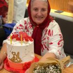 Parastoo Salehi Instagram - تولدت مبارک تمام زندگی من دورت بگردم که به خاطر من تن به غربت دادی، الهی سایه ات تا همیشه بالا سرمون باشه 🙏🏻❤️عاشقتم . مرسی از دوستای قشنگم که اولین تولد مامانم که دور بود از وطن و خانواده اش رو با حضورشون براش دلپذیر کردند و خنده رو به لب هاش آوردن دوستتون دارم یه عالمه❤️😘❤️ جای همه ی عزیزانمون خالی بود🌱 . #پرستوصالحی #پرستو_صالحی #بازیگر #مادر #عشق #ایران #parastoo_salehi #actress #Iran #Tehran ممنون از پاستا پارس برای کیک قشنگش @pastapars @shandiz.istanbul 🙏🏻🌹