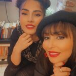 Parastoo Salehi Instagram - تو اون ابلاغیه شکایت طلاب قم یکی از موارد انداختن عکس با آدم های مکشوفه بود الان بهارک مکشوفه ست من میشم شکوفه ؟؟؟؟؟ 😂😂راستی این کلاهمم لبه نداره 🙈😉 یلداتون مبارک عزیزای دل الهی سال دیگه اونا که به همه حواله ی رفتن میدن رفته باشن و اونا که عاشق آب و خاکشونن برگشتن و همه کنار هم بدون غصه و نگرانی برای خانواده هایی که نه سالهاست عید دارن نه یلدا و ... عکس از شادی هامون میذاریم الهی آمین 🙏🏻🙏🏻🙏🏻❤️ . #پرستوصالحی #پرستو_صالحی #بازیگر #سینما #تئاتر #تلویزیون #یلدا #ایران #parastoo_salehi