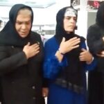 Parastoo Salehi Instagram - مادران آبان ۹۸ . امروز از فرمایشات آیت الله خامنه ای شگفت زده شدم فرمودند: باید از مسئولین قدردانی کرد. انقلاب ۵۷ به زعم خیلی ها انقلاب گرسنگان نبوده انقلاب روشنفکرانی بوده است که خواهان آزادی بیان بوده اند که "می گویند"در آن مقطع نداشته اند، حالا چطور؟ آزادی بیان داریم ؟؟؟ هر اعتراضی خرابکاری و اغتشاش تلقی می شود و هر فریادی صدای غربزدگی و همسویی با دشمنان خارجی قلمداد می شود و ... گویا فریاد اعتراض و دادخواهی و مطالبه گری مردم همیشه محکوم ایران به گوش هیچکس نمی رسد غریب ایران، تنها ایران، مظلوم ایران، مردم نجیب و شریف ایران شریک تک تک دردها و غصه هاتونم😭 الهی روزی برسه عدالت، آزادی، آزادی بیان، آرامش، امنیت، رفاه و هرآنچه بهترین بهترین هاست نصیبتان شود الهی آمین 🙏🏻🙏🏻🙏🏻🙏🏻 . #پرستو_صالحی #بازیگر #ایران #خمینی #خامنه_ای #رفسنجانی #موسوی #خاتمی #احمدی_نژاد #روحانی #رئیسی #قالیباف #آزادی_بیان #۱۴خرداد #آبان۹۸ #پرواز۷۵۲ #مادران_آبان #متروپل #آبادان #تسلیت