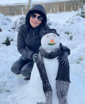 Parastoo Salehi Instagram - من و آدم برفی ❄️⛄️❤️
استانبول و ...
الهی حال دلتون همیشه خوب باشه 
الهی آمین 🙏🏻🙏🏻🙏🏻
.
#پرستوصالحی #پرستو_صالحی
#بازیگر #سینما #تئاتر #تلویزیون 
#ترکیه #استانبول 
#parastoo_salehi #parastoosalehi