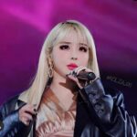 Park Bom Instagram - 드디어 내꿈이 이루어졌다... 내가꼭 가수가 된다면.. 서지원 오빠 노래를 무대에서나 앨범에 리메이크 하겠다고 내자신에게 약속했는데 복면가왕 에서 기회를 주셔서 부르게 되어서 너무 행복합니다.. 살아계셨으면 많이 좋아하시지 않았을까.. 하는 마음이 듭니다ㅠㅠ ❤️😭😍”오빠 저 노래 불렀어요~” #2ne1 @dnation_official #dnation #디네이션 #박봄 #parkbom #bompark #ぼム #朴春‎#بارك_بوم#서지원