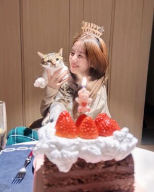 Park Cho-rong Instagram - 🎂❤️ @makeup_soonsoo
