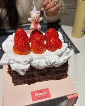 Park Cho-rong Instagram - 🎂❤️ @makeup_soonsoo