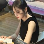 Park Ju-hyun Instagram - MBC연기대상 시상자로 다녀왔습니다! 수상하신분들 축하드립니다! 한 해동안 좋은 작품을 위해 열연해주신 선후배분들, 카메라 뒷편에서 늘 땀 흘리는 스텝분들, 너무 감사하고 존경합니다! 늘 단단하고 건강하고 행복하게 살아가요 우리! 올 한 해, 다들 고생많으셨습니다. 정말로🦋