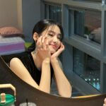 Park Ju-hyun Instagram - MBC연기대상 시상자로 다녀왔습니다! 수상하신분들 축하드립니다! 한 해동안 좋은 작품을 위해 열연해주신 선후배분들, 카메라 뒷편에서 늘 땀 흘리는 스텝분들, 너무 감사하고 존경합니다! 늘 단단하고 건강하고 행복하게 살아가요 우리! 올 한 해, 다들 고생많으셨습니다. 정말로🦋