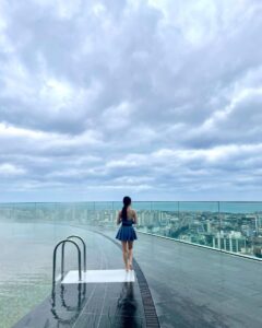 Park Ju-hyun Instagram - 하루에 세번 수영🌊 먹고 수영하고 먹고 수영하고 (살이 찌는건지 빠지는건지 당황스럽고 혼란스럽고 그래...) #그랜드하얏트제주 #제주드림타워