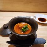 Park Na-rae Instagram - 아주 맛집 내가 전에 먹었던 초밥은 그저 밥알 위에 날생선이었던가... 한입 한입이 소중하고 아깝고 고마웠다 그저 재료가 신선해 맛있다는 쉐프님의 겸손함 마저도 아주 나이스.. 아 내 입속에 혀는 진심으로 호강을 하는구나! 팜유인 나마저도 마지막 초밥에는 배가 불러 젓가락을 놓았으나 마지막 장어가 메인이라는 쉐프님 말씀에 겨우 입에 밀어넣었고 그것을 먹지 않았다면 나는 내 위장을 평생 원망했을것이다.. #스시사