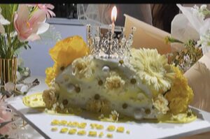 Park So-jin Instagram - BRIDAL SHOWER 👰🏻‍♀️💐🌼🌺🌸
고마워, 사랑해, 나의 소녀들🩶 내게 늘 가장 최고의.
너희는 여전히 사랑스럽고 예쁜. 그러나 내가 제일 예쁜. 
.
.
이혜리 유튜브 채널에. 이것은 우리만의 특별한. 여전히 시끌벅적한.