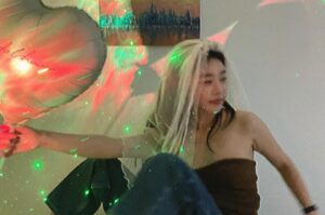 Park So-jin Instagram - BRIDAL SHOWER 👰🏻‍♀️💐🌼🌺🌸
고마워, 사랑해, 나의 소녀들🩶 내게 늘 가장 최고의.
너희는 여전히 사랑스럽고 예쁜. 그러나 내가 제일 예쁜. 
.
.
이혜리 유튜브 채널에. 이것은 우리만의 특별한. 여전히 시끌벅적한.
