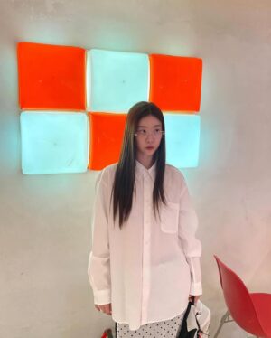 Park So-jin Instagram - 조지넬슨에 절로 굽어지는 허리🪑🤎
언젠가 조지넬슨 업어오리..........................
그놈의조지넬슨...................🫠
