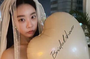 Park So-jin Instagram - BRIDAL SHOWER 👰🏻‍♀️💐🌼🌺🌸
고마워, 사랑해, 나의 소녀들🩶 내게 늘 가장 최고의.
너희는 여전히 사랑스럽고 예쁜. 그러나 내가 제일 예쁜. 
.
.
이혜리 유튜브 채널에. 이것은 우리만의 특별한. 여전히 시끌벅적한.